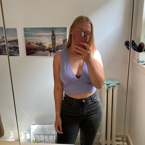 Aritzia/Babaton cropped plunge neck top - Picture 4 of 4